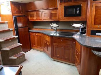 Cruisers Yachts - 560 Express