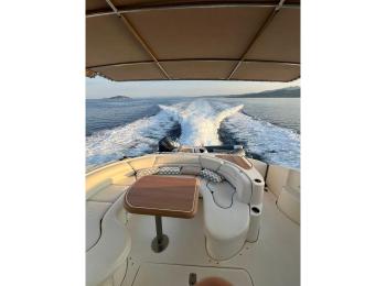 Cruisers Yachts - 560 Express