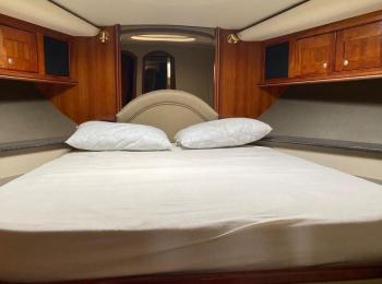 Cruisers Yachts - 560 Express