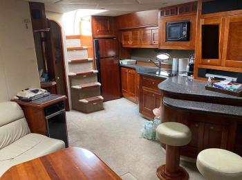 Cruisers Yachts - 560 Express