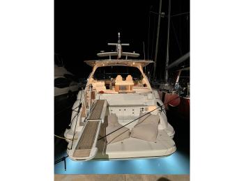 Cruisers Yachts - 560 Express