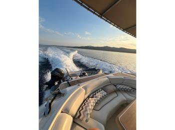 Cruisers Yachts - 560 Express