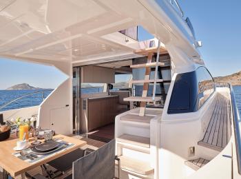 Ferretti Yachts - 550